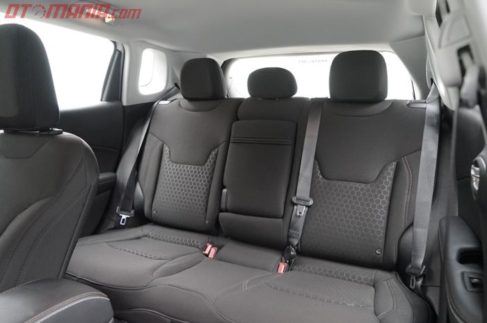 Jok baris kedua Compass terasa lapang