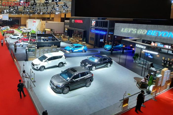 Booth Toyota di IIMS Hybrid 2021 