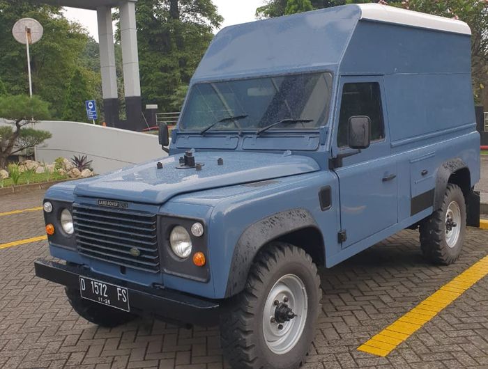 Land Rover Defender 110