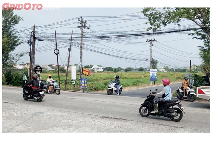 Ilustrasi persimpangan tanpa lampu pengatur lalu lintas