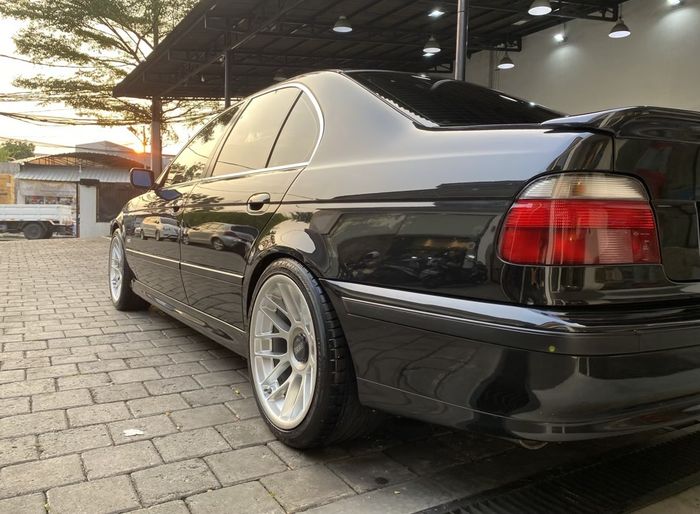 Ilustrasi. Mobil yang sudah ceramic coating bukan berarti bebas baret