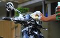 Bikers Harus Tahu, Merawat Vespa Matic di Musim Hujan Caranya Mudah