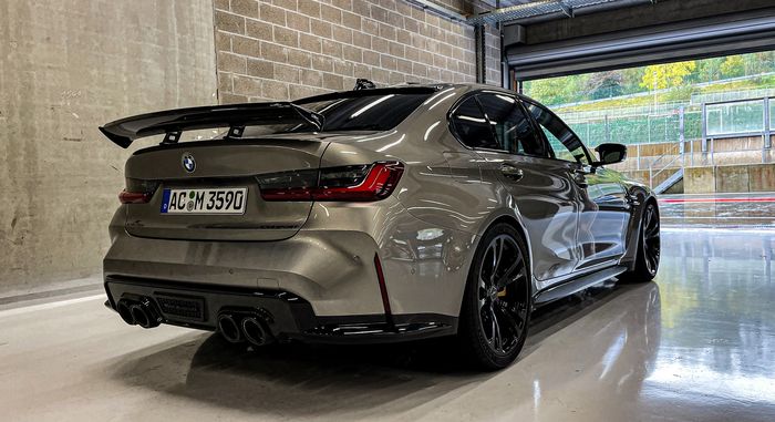 Modifikasi BMW M3 Competition mendapatkan aero kit serat karbon