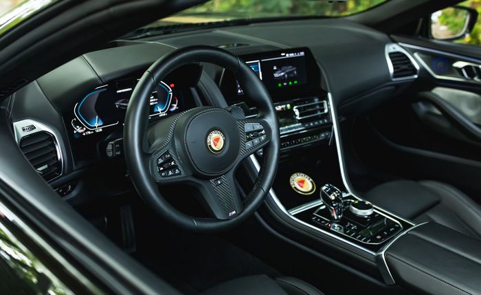 Tampilan kabin modifikasi BMW M850i ​​Convertible garapan Manhart