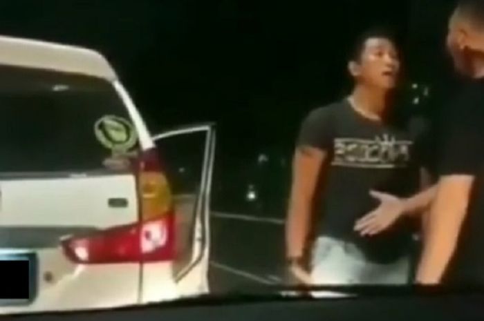 Pengemudi Avanza marah-marah dan tantang Anggota TNI, Surabaya