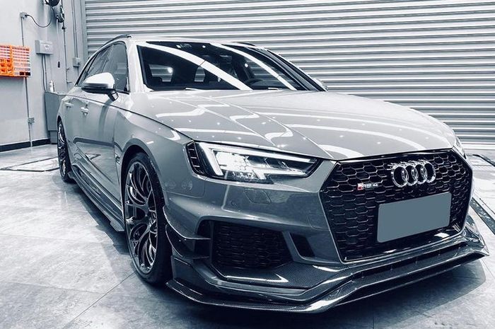 Bumper tampak lebih sangar dengan intake udara besar