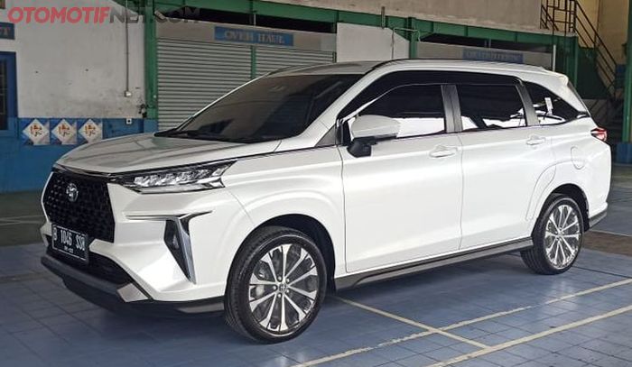 Mobil baru Toyota Veloz NIK 2022 kena diskon hingga Rp 30 jutaan, stok menipis harus segera dibeli.