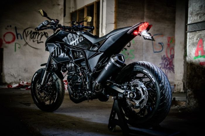 Husqvarna Nuda 900R berbodi serat karbon hasil garapan TripleSpeed