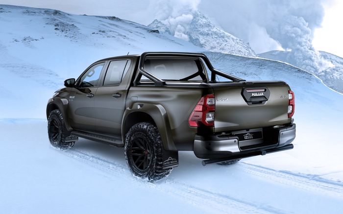 Toyota Hilux AT35 jauh lebih mumpuni melibas medan berat