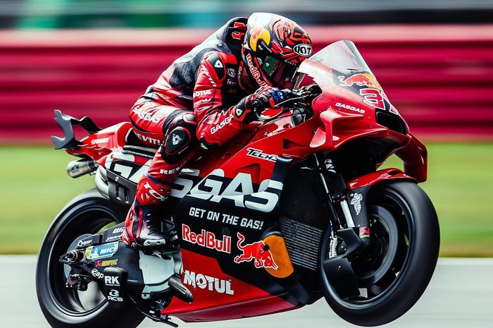 Augusto Fernandez pastikan tetap balapan di MotoGP 2025