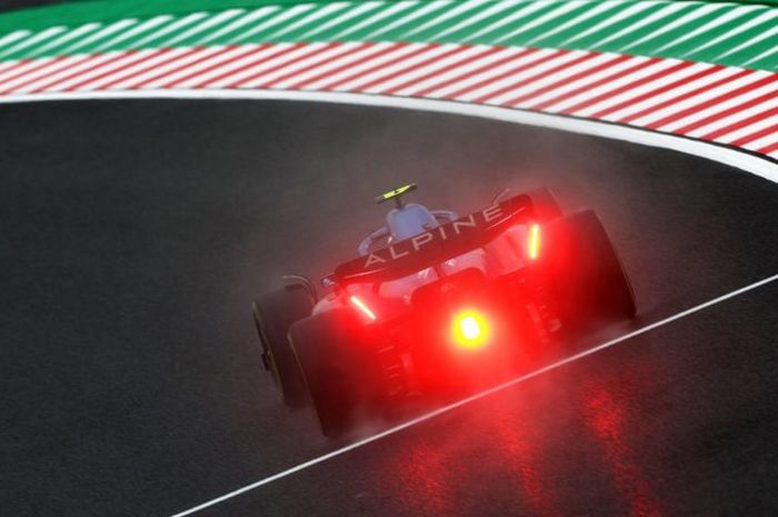 Fernando Alonso memimpin FP1 F1 Jepang 2022