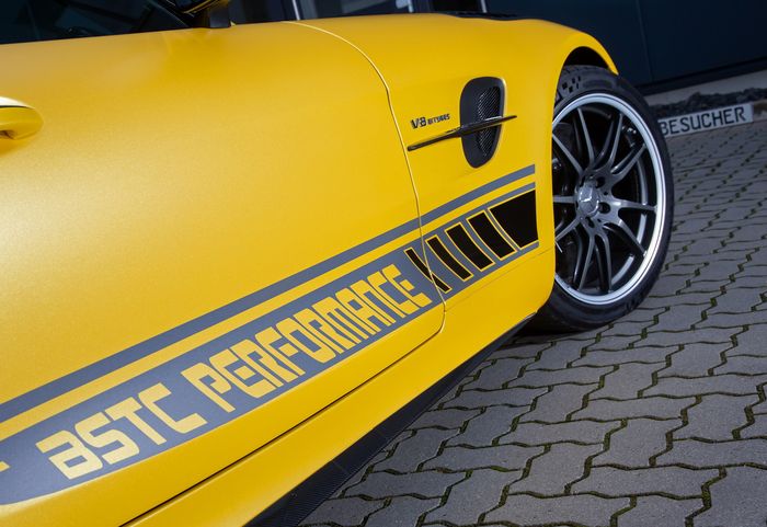 Modifikasi Mercedes-AMG GT R pakai pelek multi-spoke copotan varian Pro