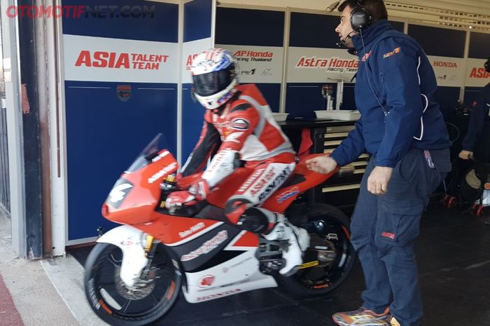 Andi Gilang menjalani sesi kualifikasi pertama di FIM CEV Moto2 Valencia Hari Ini (18/11/2017)