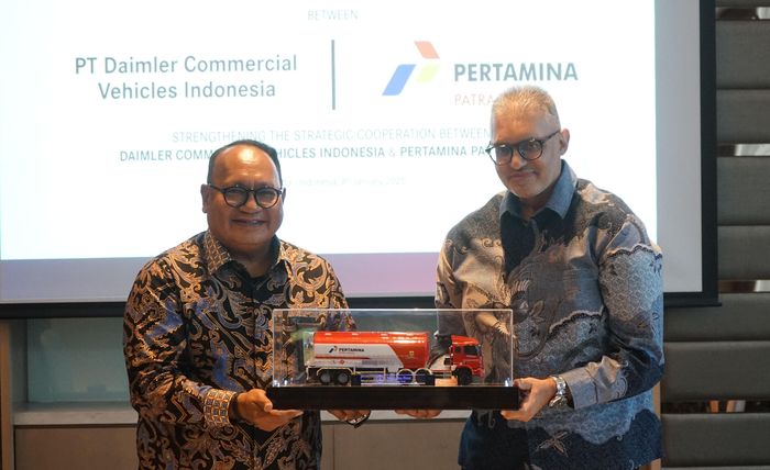 Seremoni peresmian MoU kerja sama antara Daimler dan PT Pertamina Patra Niaga.