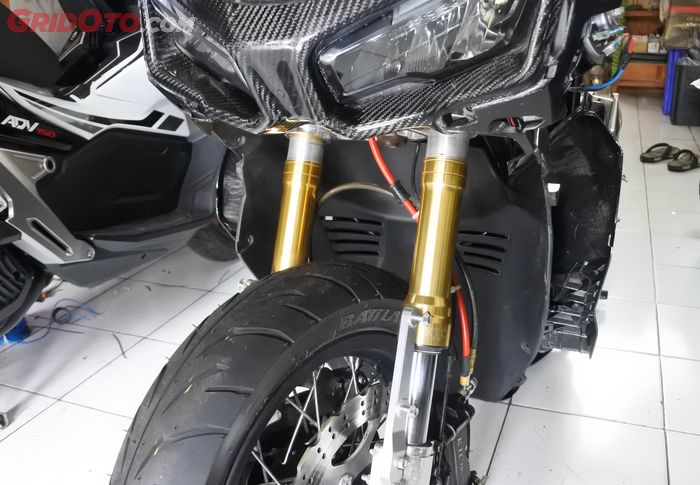 Shockbreker upside down Aerox dipasang di ADV. Musti custom komstir.