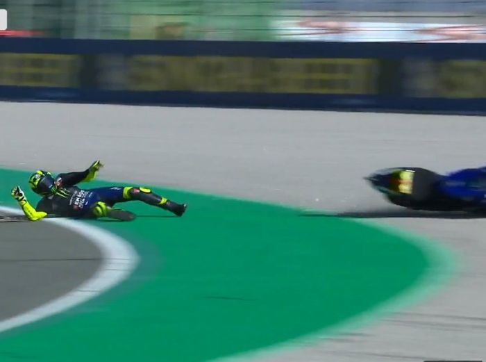 Pada lima menit terakhir sesi FP1 MotoGP Valencia, Valentino Rossi terjatuh di tikungan keempat