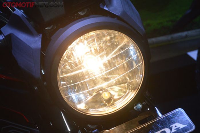 Ilustrasi Lampu motor redup saat motor menyala