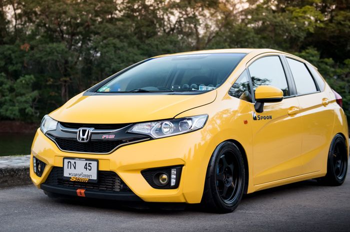 Modifikasi Honda Jazz dengan tampilan simpel