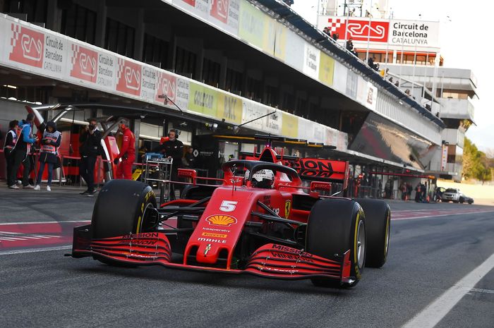 Sebastian Vettel menguji mobil Ferrari SF1000 pada tes pramusim F1 2020 di Barcelona