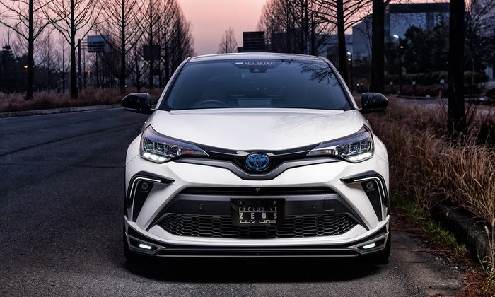 Tampilan bumper depan Toyota C-HR dibuat lebih agresif 