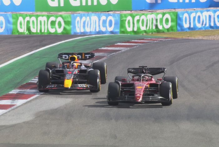 Max Verstappen mengejar Charles Leclerc di F1 Amerika 2022 setelah mengalami masalah saat pit stop keduanya