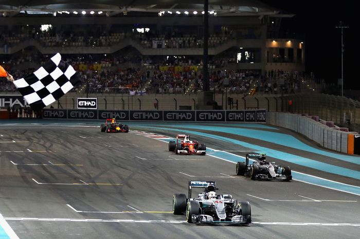 F1 Abu Dhabi 2016, dimenangkan Lewis Hamilton tapi jadi tempat pesta Nico Rosberg