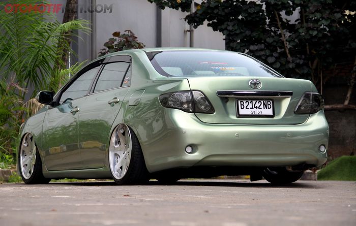Aslinya enggak ada Corolla Altis warna hijau metalik seperti ini