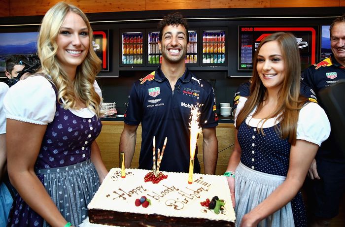 Daniel Ricciardo gagal finish di GP F1 Austria, tetapi pointnya tidak tertinggal jauh dari dua kandidat juara tahun ini, Sebastian Vettel dan Lewis Hamilton