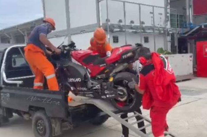 Francesco Bagnaia mengalami crash di hari pertama tes MotoGP Indonesia 2022
