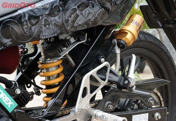 Sokbreker Ohlins dengan reservoir terpisah