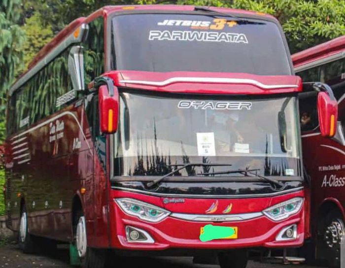 Bus yang masuk jurang di objek wisata Guci, Kabupaten Tegal, Jawa Tengah menggunakan bodi Jetbus 3+ garapan Adiputro.