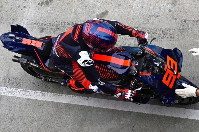 Penampilan bagus Marc Marquez di tes MotoGP Valencia membuat Jorge Martin tersenyum