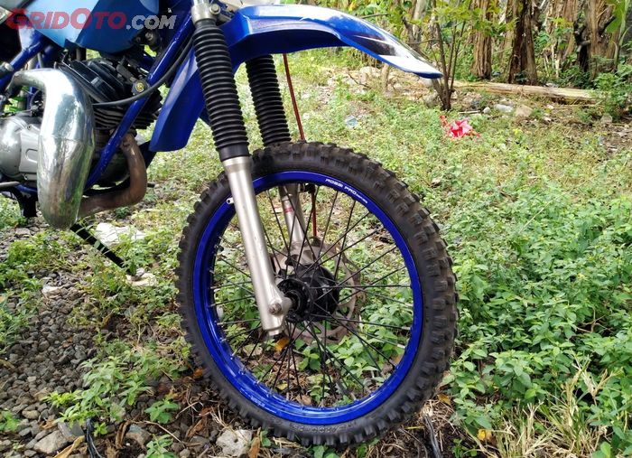 Yamaha RX-King trail pakai sokbreker Kawasaki KLX 150 dan pelek Rossi dibalut ban pacul