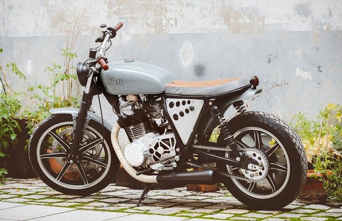 Yamaha XS400 custom tracker besutan Kruz Customs