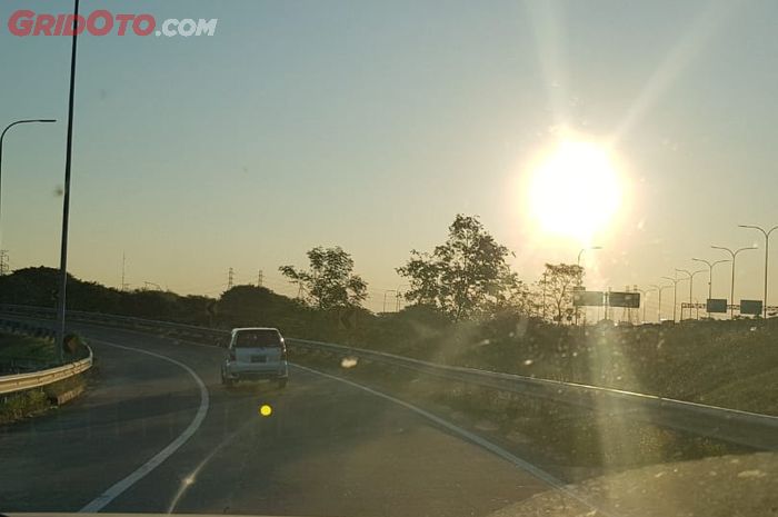 Berkendara di Tol Krian, Surabaya