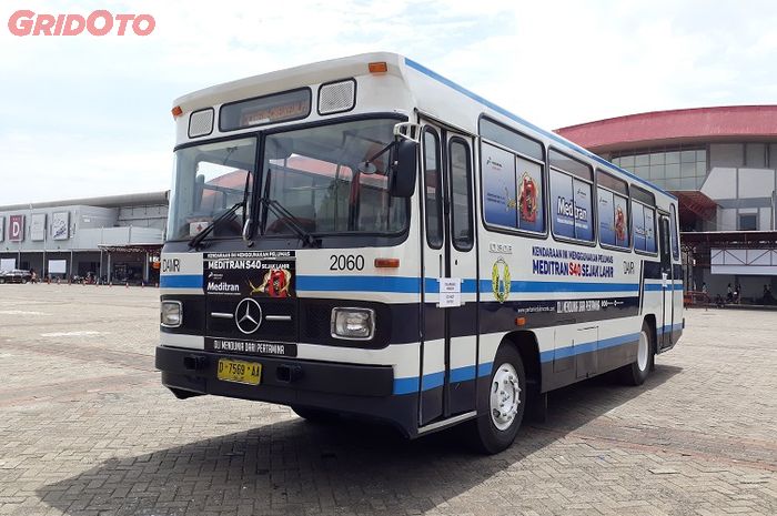 Bus dengan julukan GOYOBOD yang berarti basah dalam bahasa sunda, Mercedes-Benz OF 1113, tahun 1988