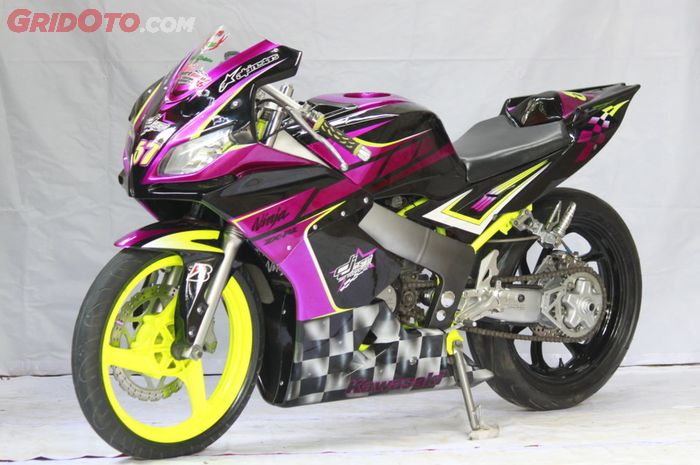 Ninja 150 RR garapan DJ Custom. Pede pakai body kit Aprilia RSV4 dan pro arm Honda NSR 150 SP.