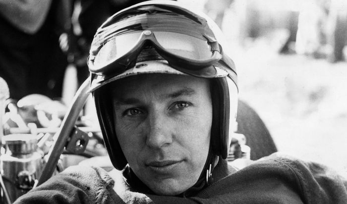 John Surtees peraih gelar juara dunia di ajang balap F1 dan MotoGP