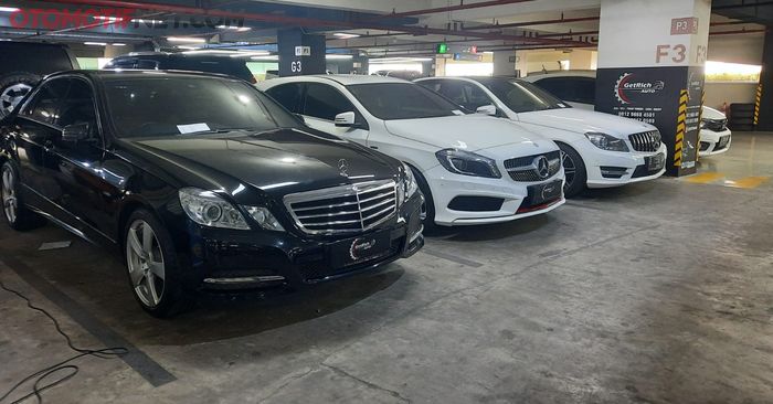 Mercedes-Benz E250, A200 di Showroom Mobil Bekas Get Rich Auto