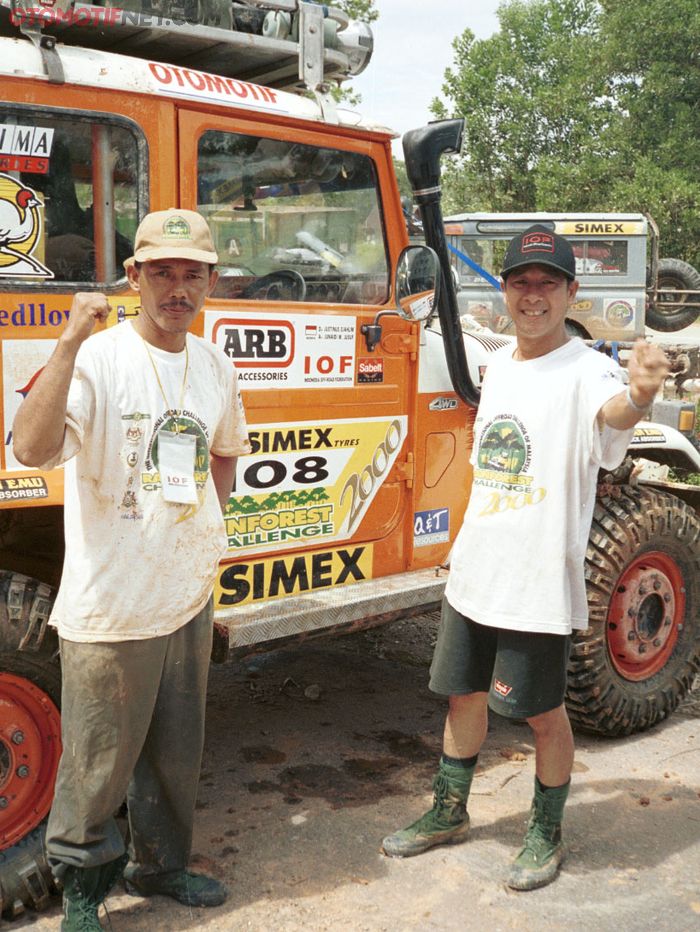 Tinus (kanan) saat mengikuti offroad RFC di Malaysia