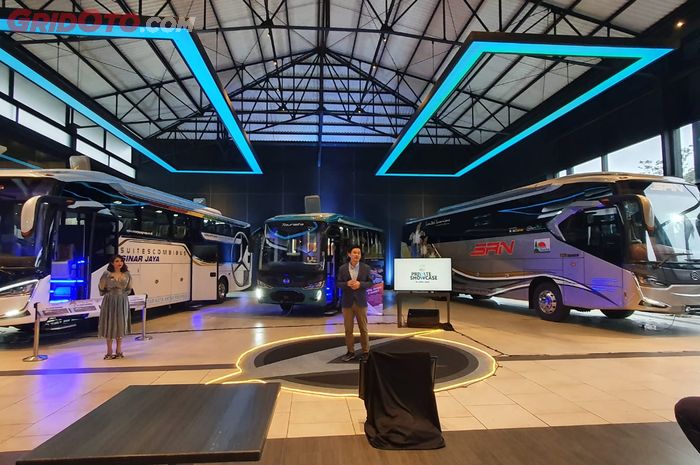 Laksana resmi rilis bus Suites Combi Family Series, bus Legacy Panorama, dan bus Tourista. 