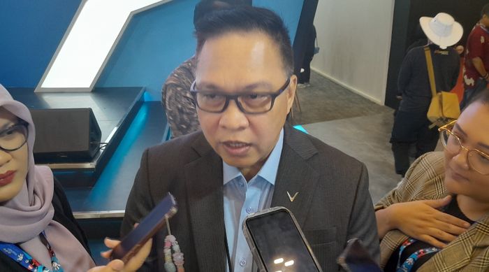 Director of Sales &amp; Network VinFast Indonesia, Davy J Tuilan. Program trade in sekaligus subsidi.