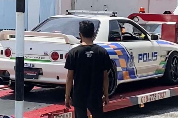 Habis mejeng di pameran modifikasi mobil, sebuah Nissan Skyline R32 disita karena 'berjubah' ala mobil patroli Polisi di Malaysia