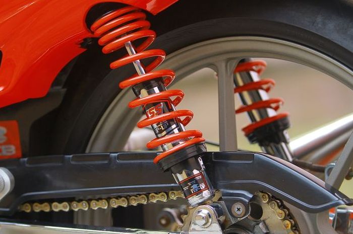 Ilustrasi sokbreker belakang motor