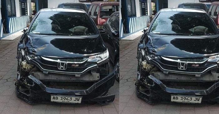Honda Jazz GK5 nopol AB 1943 JV yang terobos lampu merah dan menabrak pengendara motor hingga tewas di Simpang Bugisan, Wirobrajan, kota Yogyakarta