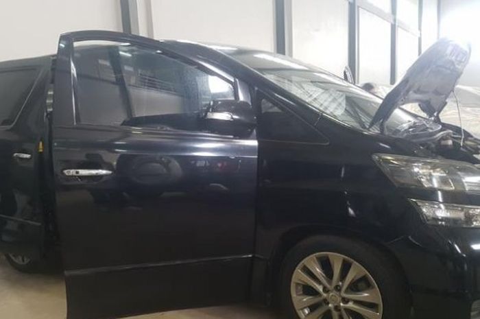 Toyota Vellfire milik Nazaruddin