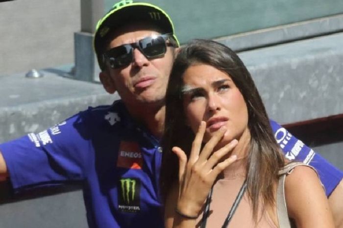 Valentino Rossi dan kekasihnya Francesca Sofia Novello.