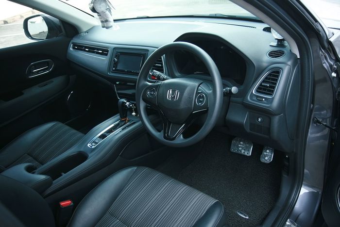 Interior masih standar, cuma ganti pedal set