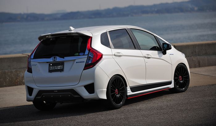 Tampilan belakang Honda Jazz GK5 dengan bumper baru