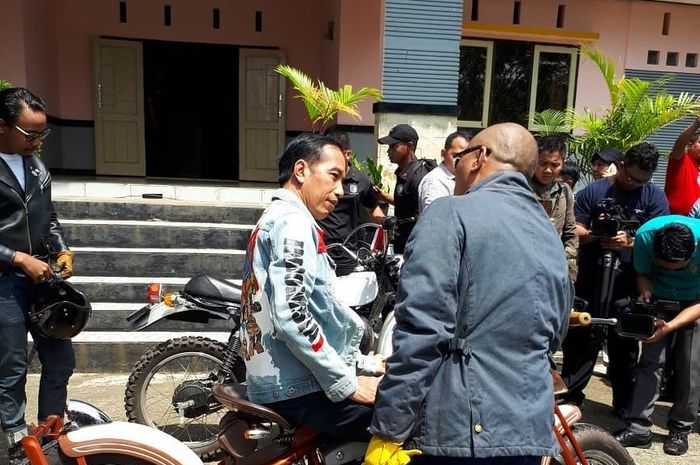Presiden Joko Widodo motoran di Sukabumi, riding gear-nya persis seperti di videonya